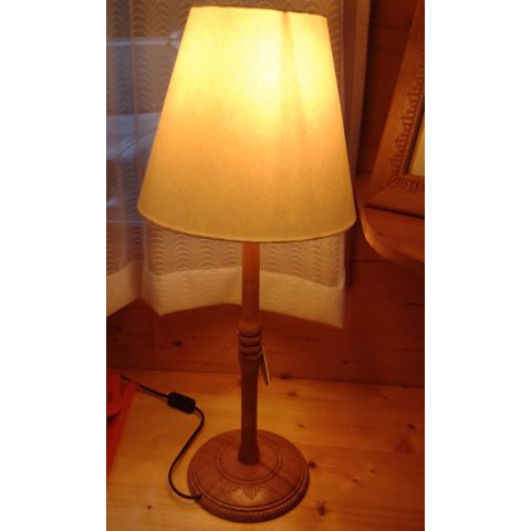 lampada-intagliata-legno h68
