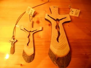 crocifissi legno