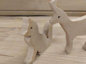 Camoscio in legno, volpe con calamita