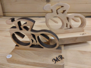 Ciclisti Giro Italia stemma legno