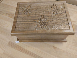 Intaglio stelle alpine cofanetto noce - Marco Rolando